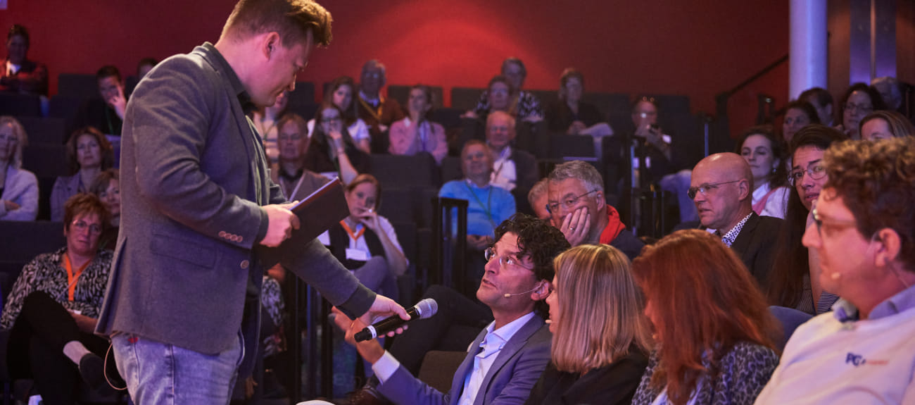 Gijs Nillessen interviewt Robin Bremekanp, een van de sprekers van het congres