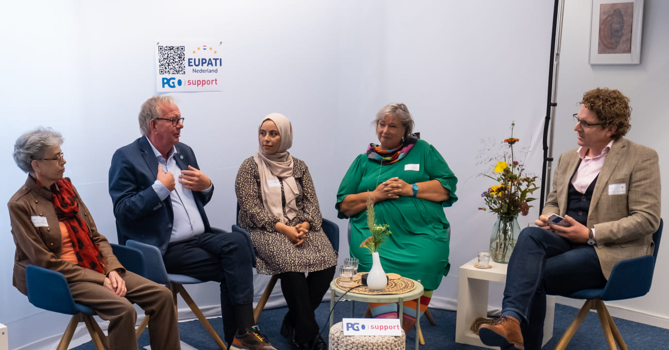 foto gesprekspanel met van links naar rechts: dominique hamerllijnck, wim altena, safae hamkour, barbara sneller en dries hettinga
