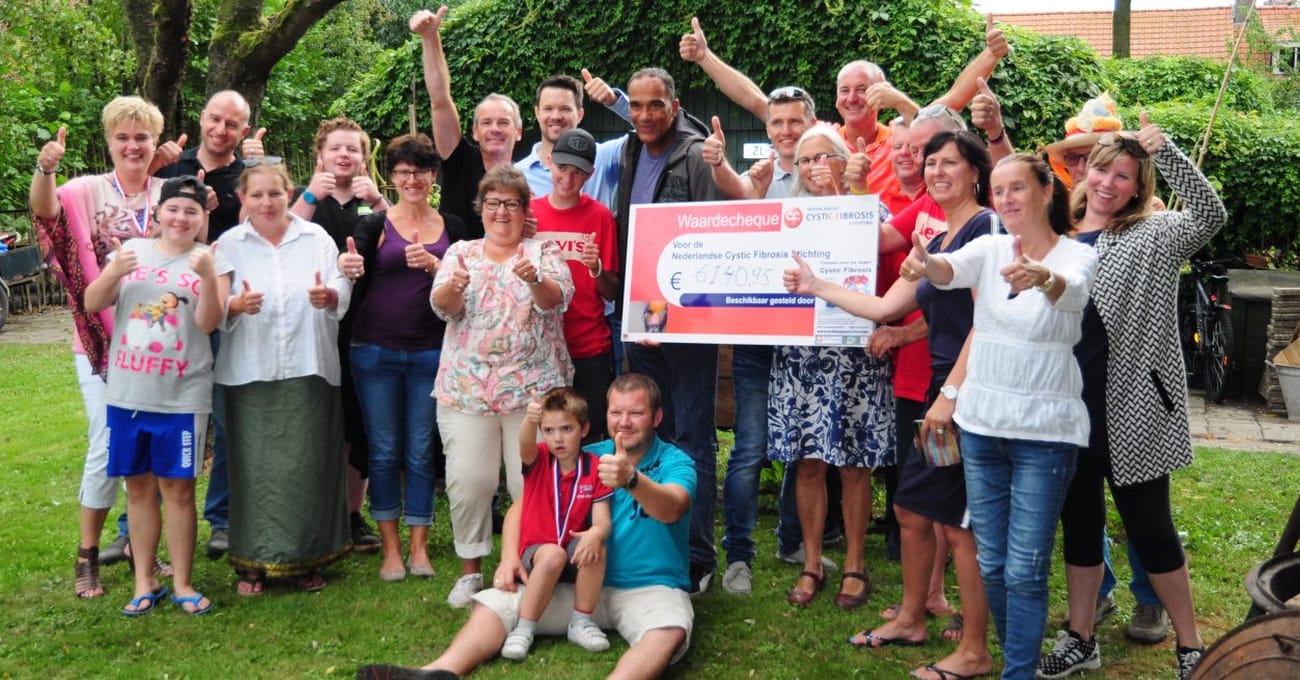 groepsfoto van de mensen die zich inzetten voor de sponsoractie Fietsen voor CF